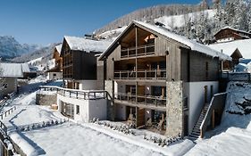 Les Dolomites Mountain Lodges 4*